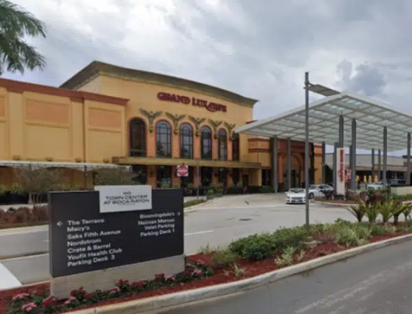 Boca Raton, FL - One Victim Shot in Leg During Shooting at the Town Center Mall at Boca Raton