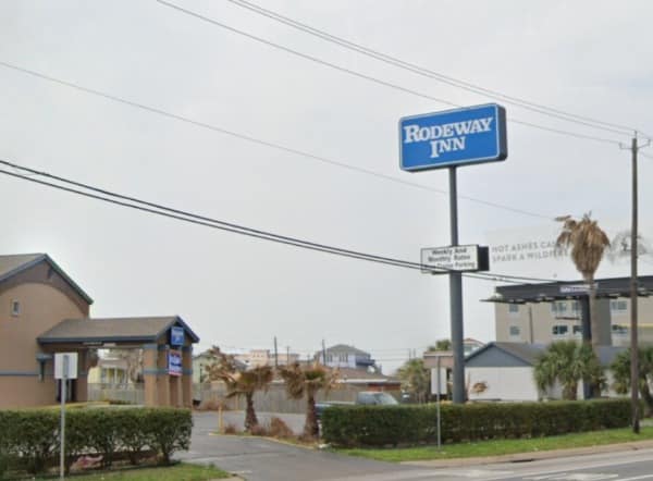 Galveston, TX - Mother and 3-Year-Old Daughter Drown in Rodeway Inn Pool