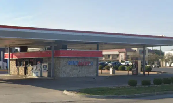 Independence, MO - Shooting at Minit Mart Gas Station Leaves One Dead