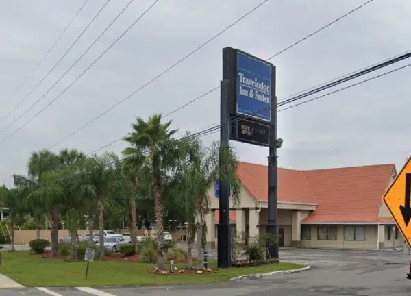 Jacksonville, FL - One Man Dead Following Shooting at Travelodge Inn and Suites