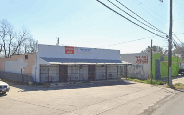 San Antonio, TX - Violent Altercation at Mas Chingon Bar Leaves Employee Critically Injured; Suspect Fleeing the Scene