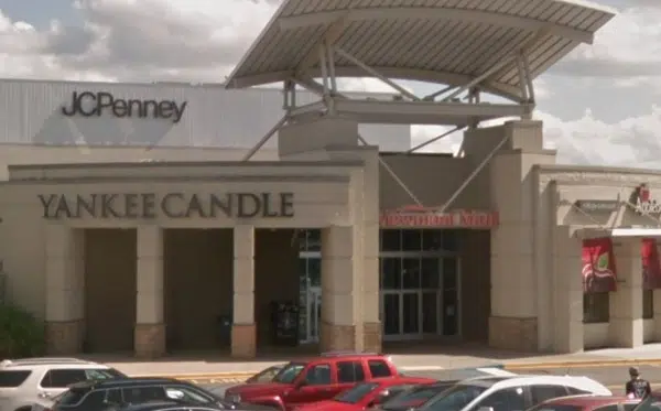 Scranton, PA - Mall Kiosk Employee Injured in Viewmont Mall Stabbing