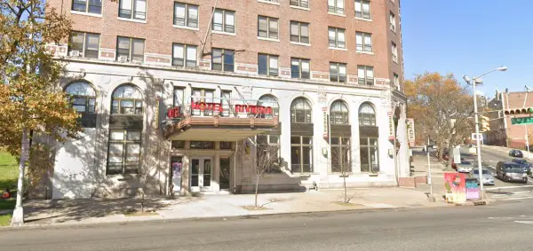 stabbing at riviera hotel leaves one woman dead