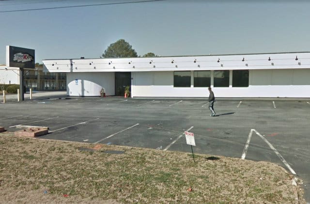 Traxx Lounge and Grill
